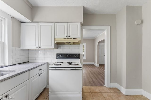 974 Lovers Lane, Akron, OH 44306