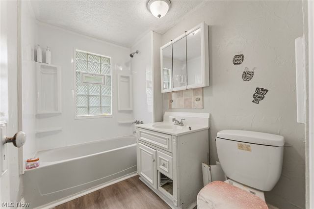 974 Lovers Lane, Akron, OH 44306
