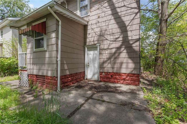 974 Lovers Lane, Akron, OH 44306