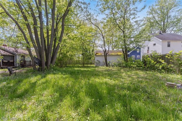 974 Lovers Lane, Akron, OH 44306