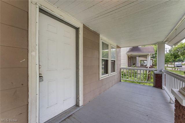 974 Lovers Lane, Akron, OH 44306