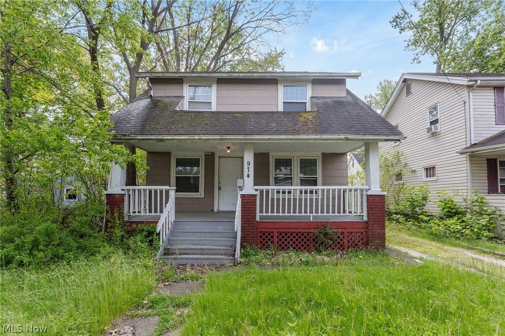 974 Lovers Lane, Akron, OH 44306
