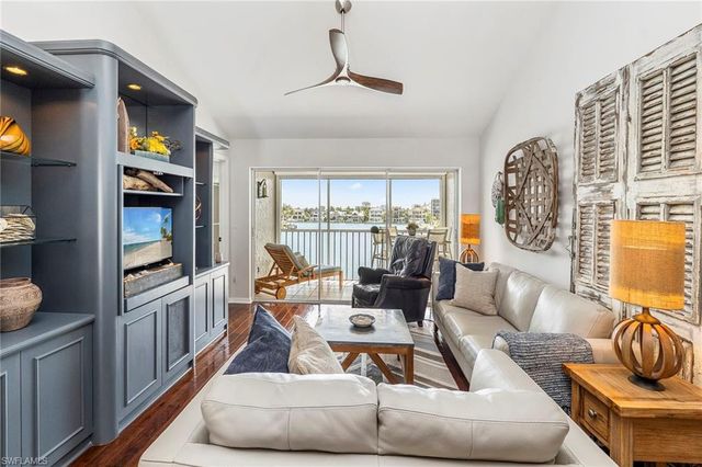 10682 Gulf Shore DR C305, Naples, FL 34108