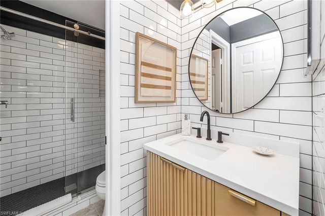 10682 Gulf Shore DR C305, Naples, FL 34108