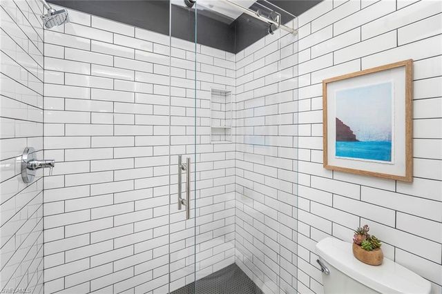 10682 Gulf Shore DR C305, Naples, FL 34108