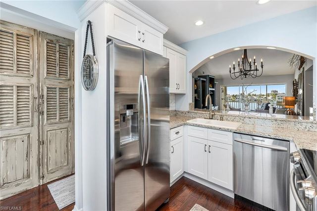 10682 Gulf Shore DR C305, Naples, FL 34108