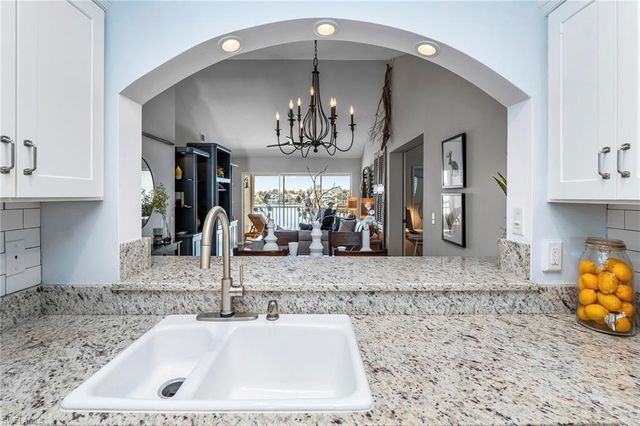 10682 Gulf Shore DR C305, Naples, FL 34108