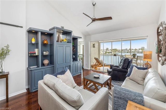 10682 Gulf Shore DR C305, Naples, FL 34108