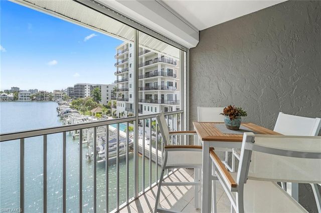 10682 Gulf Shore DR C305, Naples, FL 34108