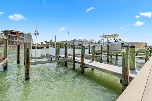 10682 Gulf Shore DR C305, Naples, FL 34108