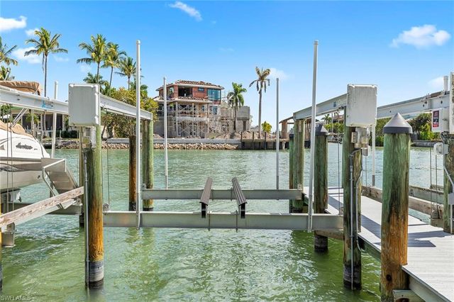 10682 Gulf Shore DR C305, Naples, FL 34108
