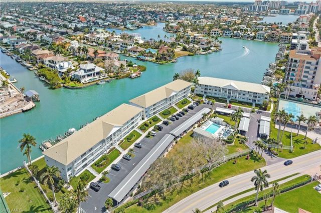 10682 Gulf Shore DR C305, Naples, FL 34108