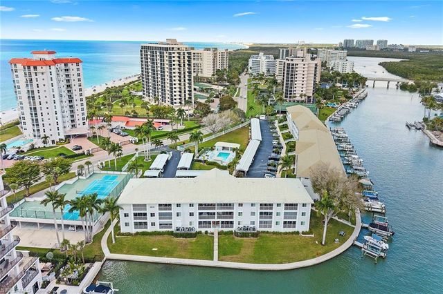 10682 Gulf Shore DR C305, Naples, FL 34108