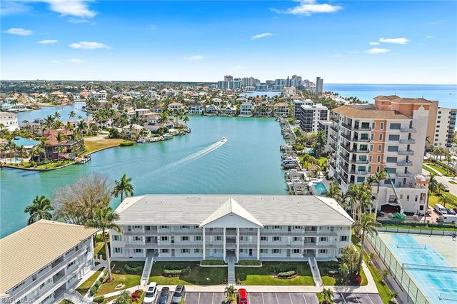 10682 Gulf Shore DR C305, Naples, FL 34108