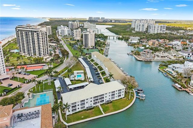 10682 Gulf Shore DR C305, Naples, FL 34108