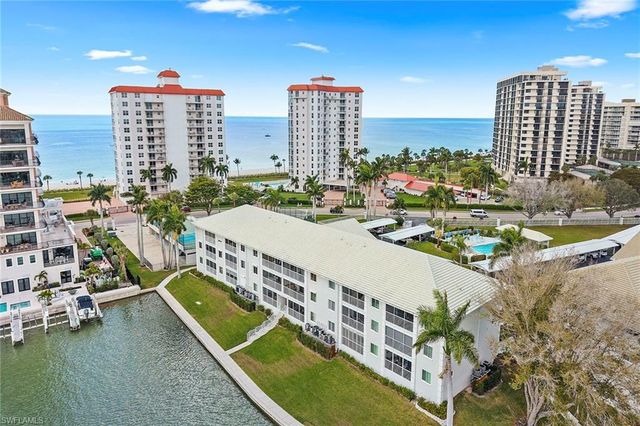 10682 Gulf Shore DR C305, Naples, FL 34108