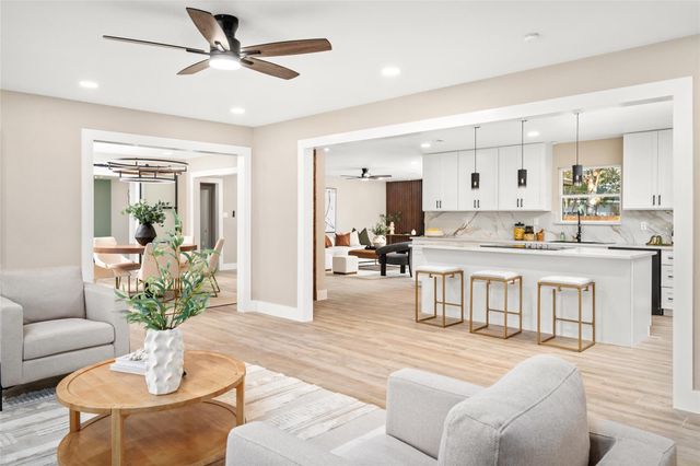 1513 S Lee Street, Alvin, TX 77511