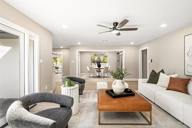 1513 S Lee Street, Alvin, TX 77511