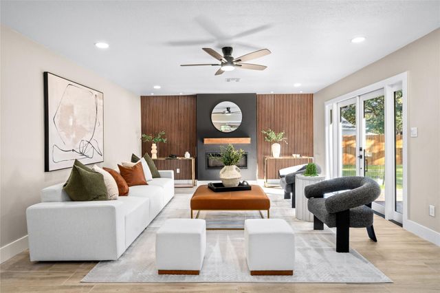 1513 S Lee Street, Alvin, TX 77511