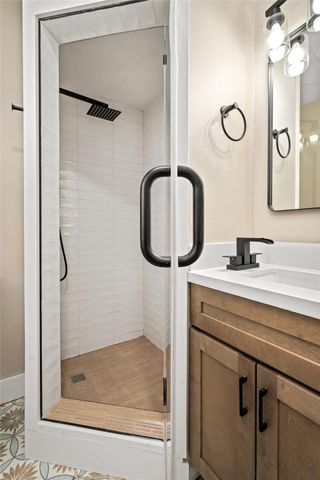 1513 S Lee Street, Alvin, TX 77511