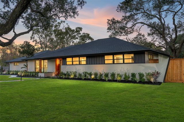 1513 S Lee Street, Alvin, TX 77511