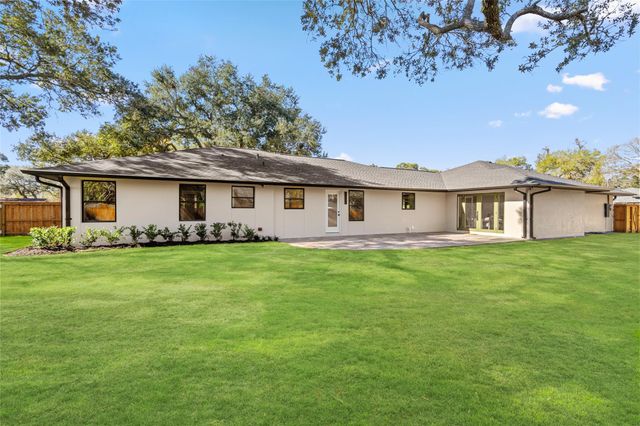 1513 S Lee Street, Alvin, TX 77511