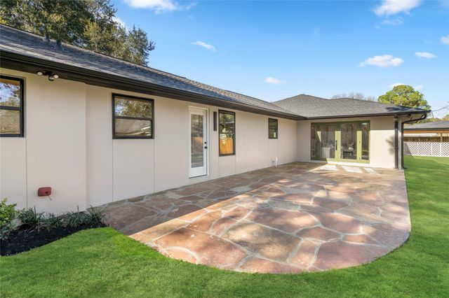 1513 S Lee Street, Alvin, TX 77511