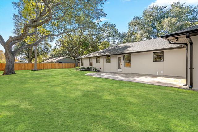 1513 S Lee Street, Alvin, TX 77511