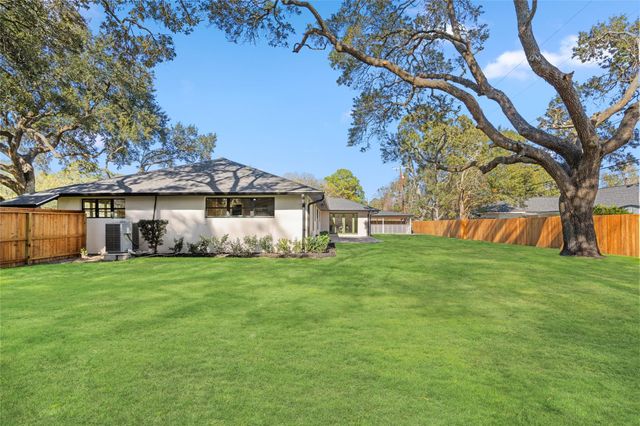 1513 S Lee Street, Alvin, TX 77511