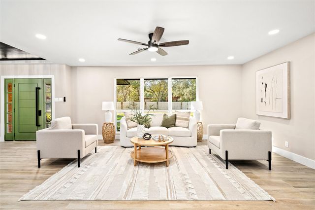 1513 S Lee Street, Alvin, TX 77511