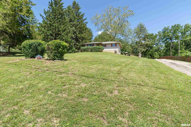 1102 N PARKWAY Drive, Pekin, IL 61554