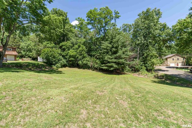 1102 N PARKWAY Drive, Pekin, IL 61554