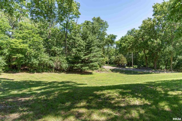 1102 N PARKWAY Drive, Pekin, IL 61554