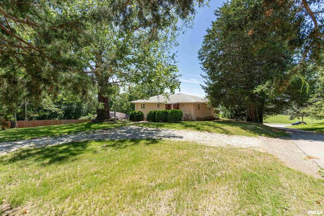 1102 N PARKWAY Drive, Pekin, IL 61554