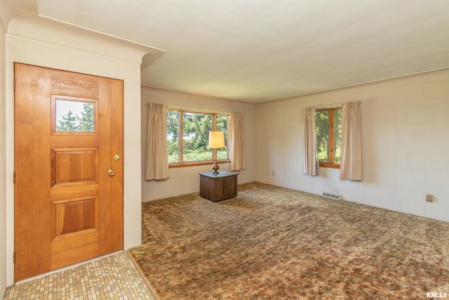 1102 N PARKWAY Drive, Pekin, IL 61554