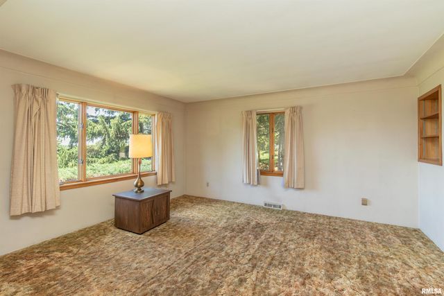 1102 N PARKWAY Drive, Pekin, IL 61554