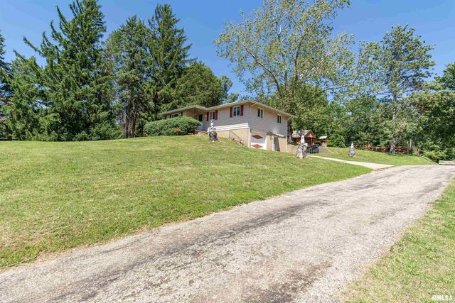 1102 N PARKWAY Drive, Pekin, IL 61554
