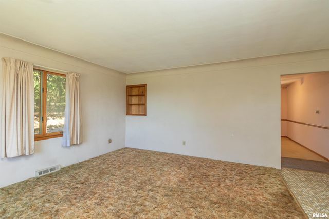 1102 N PARKWAY Drive, Pekin, IL 61554