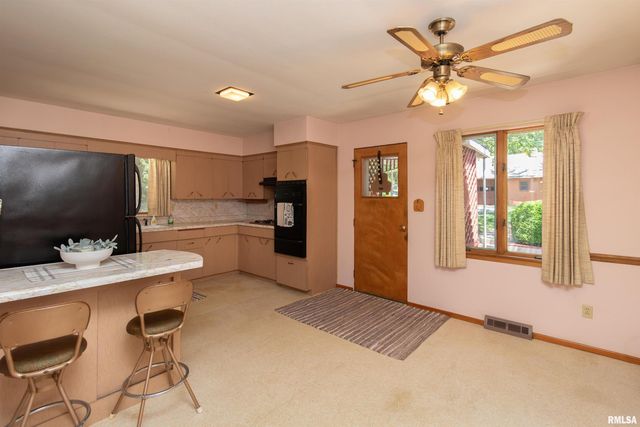 1102 N PARKWAY Drive, Pekin, IL 61554