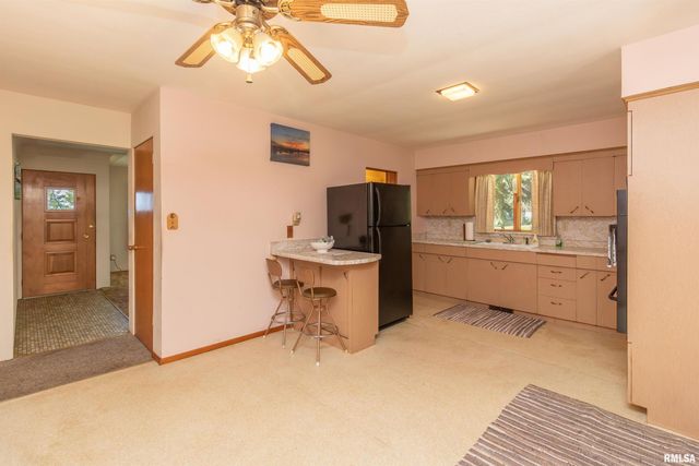 1102 N PARKWAY Drive, Pekin, IL 61554