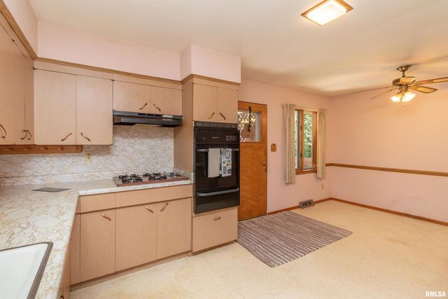 1102 N PARKWAY Drive, Pekin, IL 61554