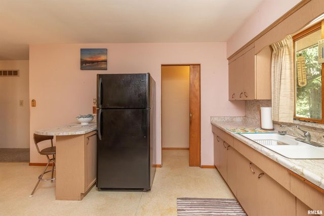 1102 N PARKWAY Drive, Pekin, IL 61554