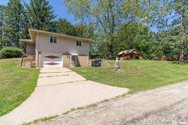 1102 N PARKWAY Drive, Pekin, IL 61554