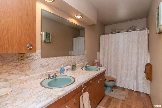1102 N PARKWAY Drive, Pekin, IL 61554