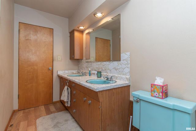 1102 N PARKWAY Drive, Pekin, IL 61554