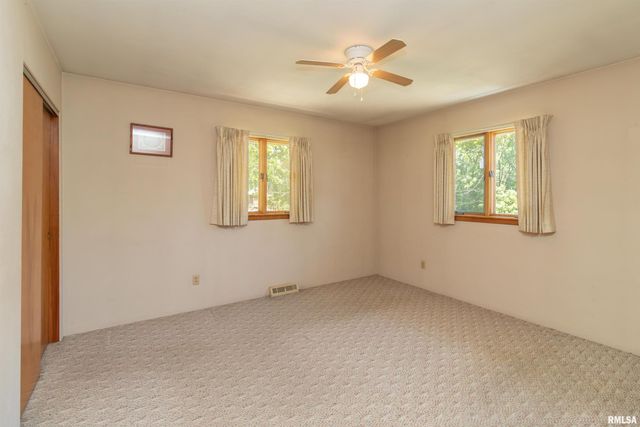 1102 N PARKWAY Drive, Pekin, IL 61554