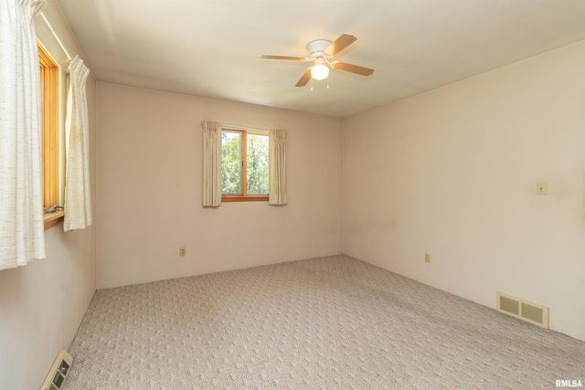 1102 N PARKWAY Drive, Pekin, IL 61554