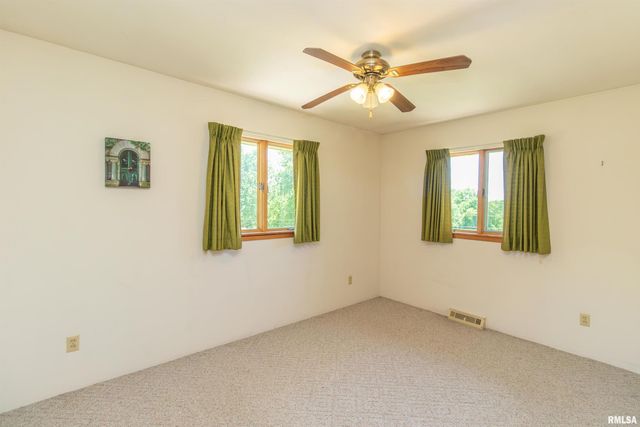 1102 N PARKWAY Drive, Pekin, IL 61554