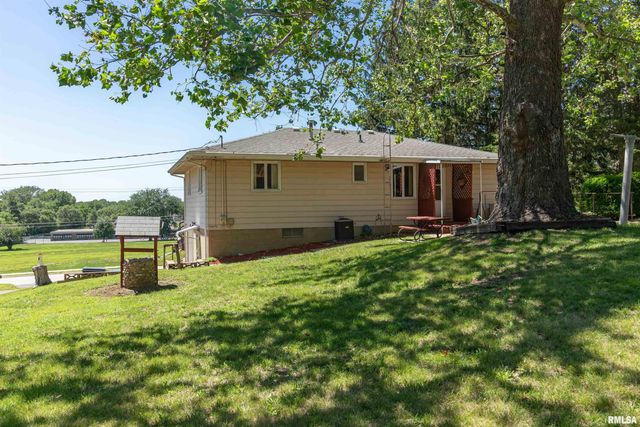 1102 N PARKWAY Drive, Pekin, IL 61554
