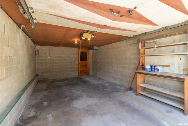 1102 N PARKWAY Drive, Pekin, IL 61554